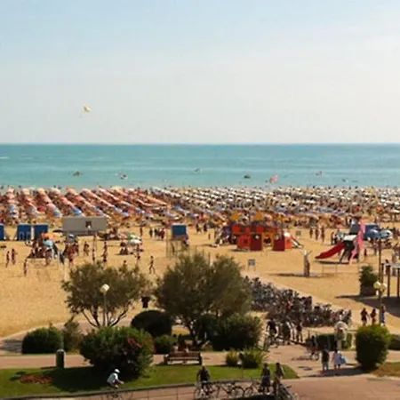 Beautiful With Private Terrace - Pool - Childrens Games Apartamento
